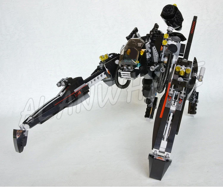 Конструктор 813 деталей Super Fighter The Scuttler Vine Monster