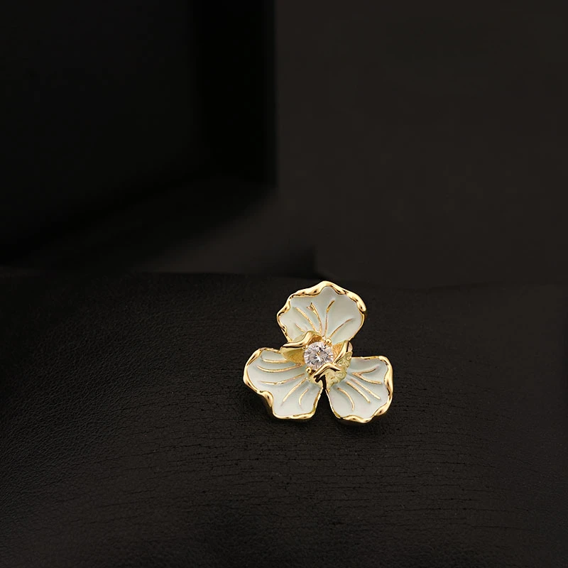 Exquisite Flower Brooch Women's High-Grade Small Collar Pin Suit Neckline Buckle Fashion Clothing Accessories Fine Jewelry Gifts