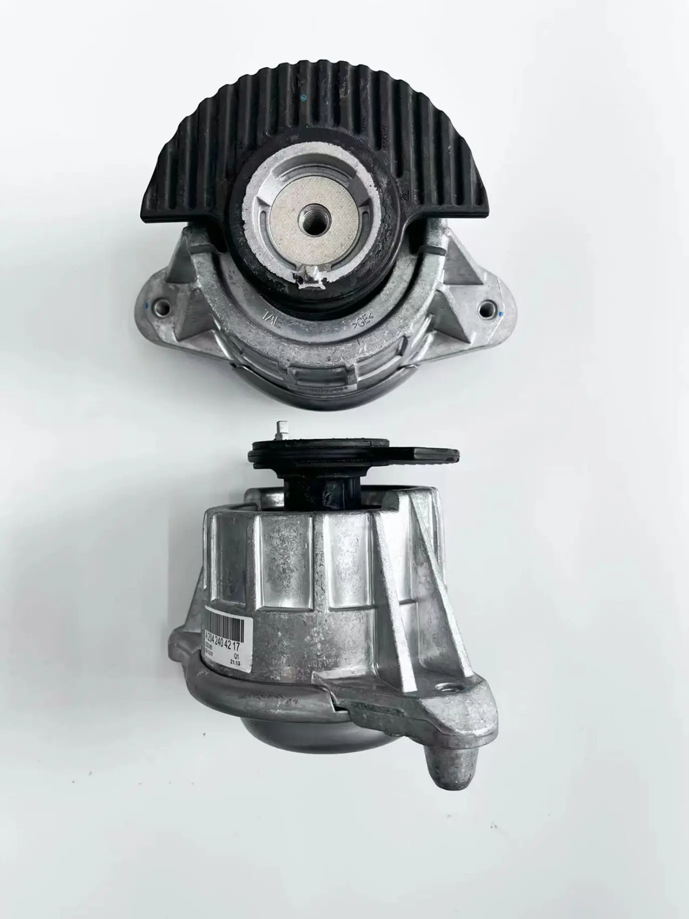 2042404217 2042404317 подходит для кронштейна двигателя W204 автомобиля Mercedes-Benz E-class W212 C-class.