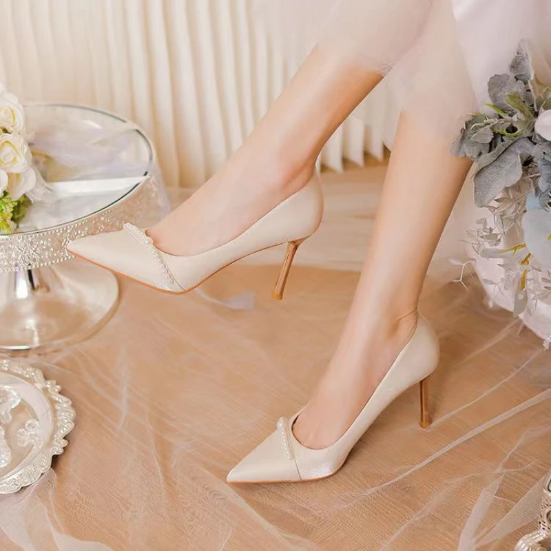 

Модная элегантная женская обувь BCEBYL с острым носком на шпильке, украшенная жемчугом, новая модель банкетной обуви, свадебные туфли на высоком каблуке