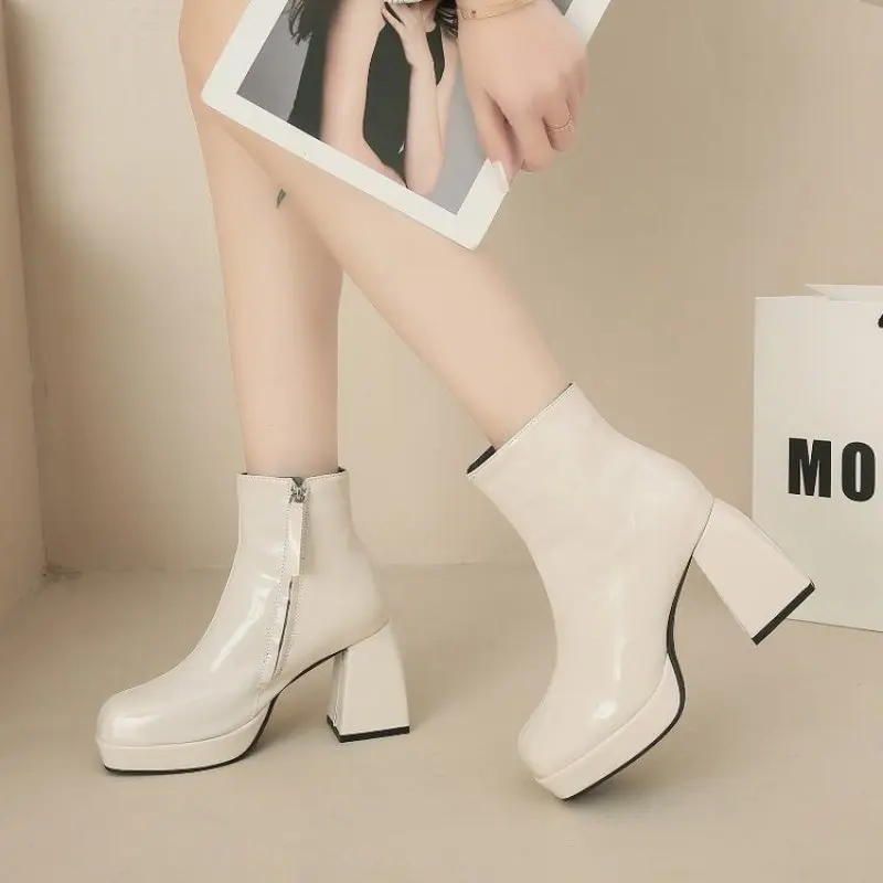 Женские модные ботинки на толстом каблуке зимние платформе простые и элегантные