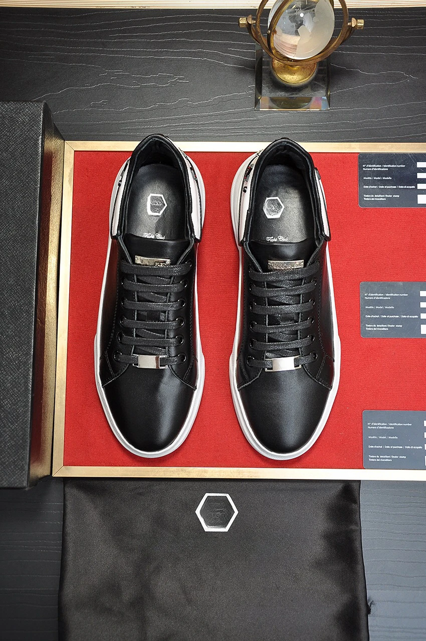 Рисунок 3 - Мужские спортивные кроссовки с черепом