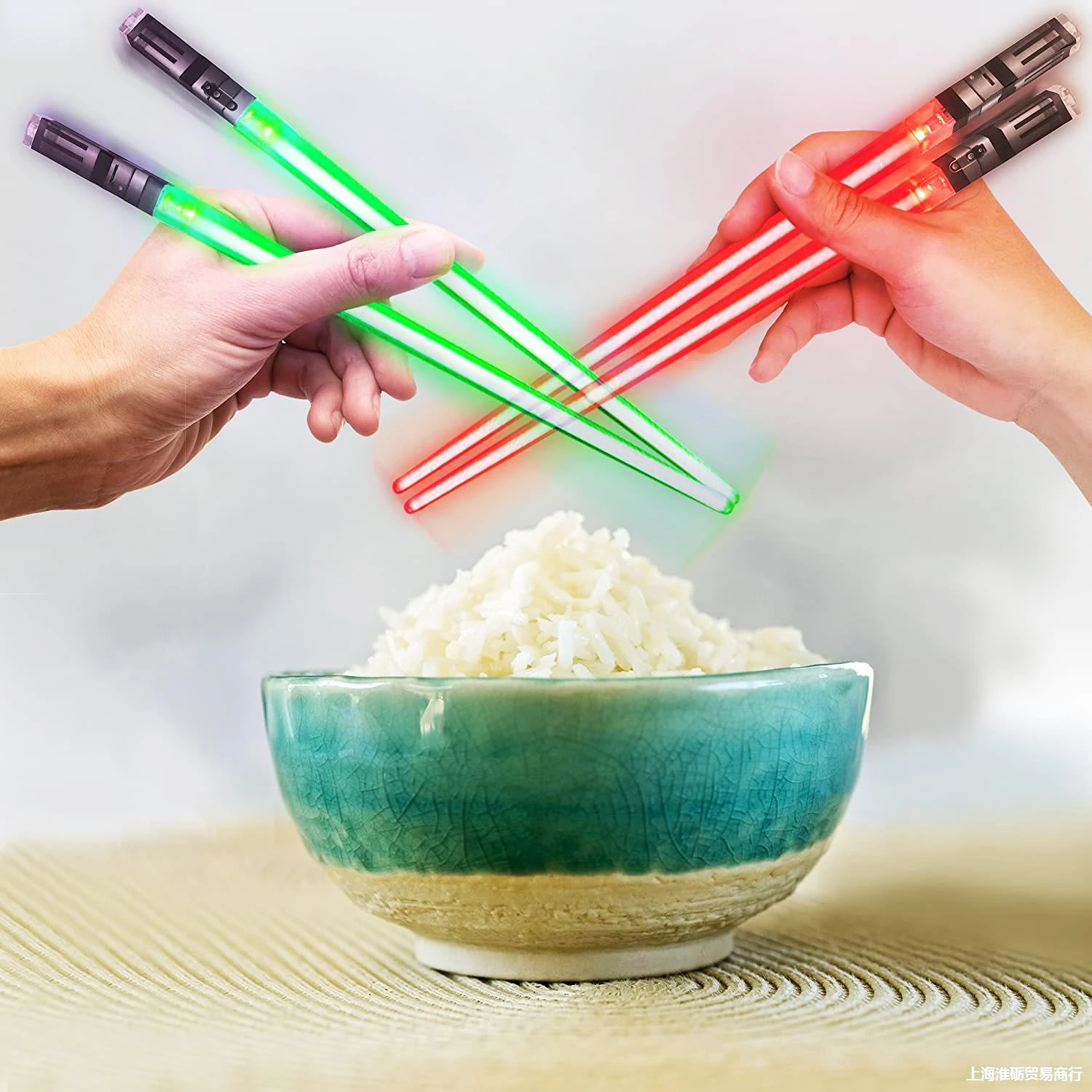

1 Pair LED Lightsaber Chopsticks Reusable Kitchen Light Up LED Chopstick Creative Glowing Chopsticks Hotel Restaurant Tableware