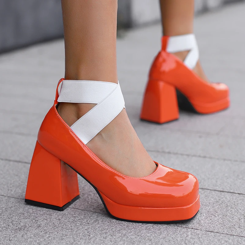 Блестящие туфли на высоком каблуке с квадратным носком