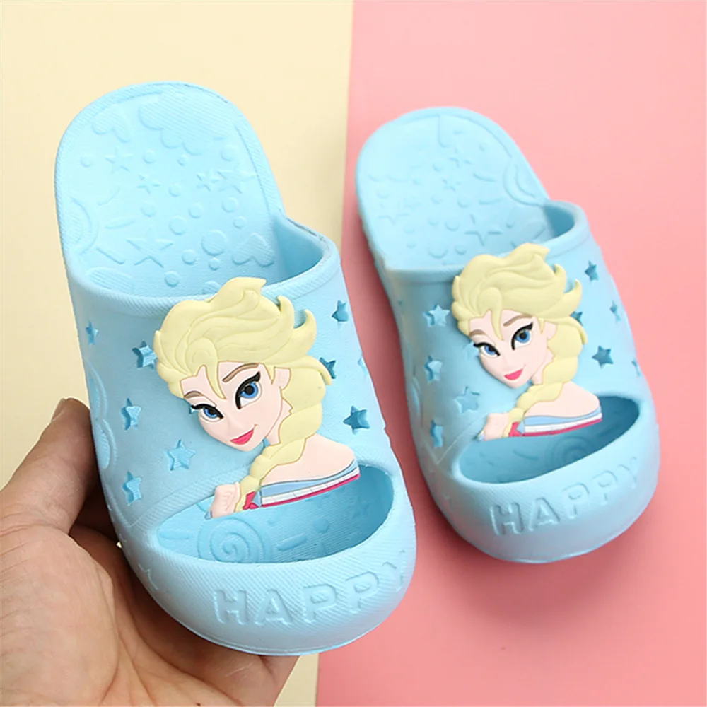 

Детские тапочки Disney, новинка, садовая обувь на мягкой подошве, летняя обувь с дырками для автомобиля, Нескользящие сандалии и тапочки