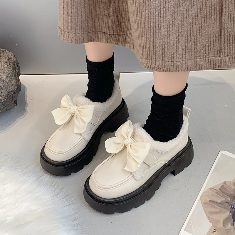 

Women's 2022 Autumn and Winter New Bowknot Lamb Plush Edge Fashion Shallow Mouth Plush Thickened Warm and Non Slip Flat Shoes