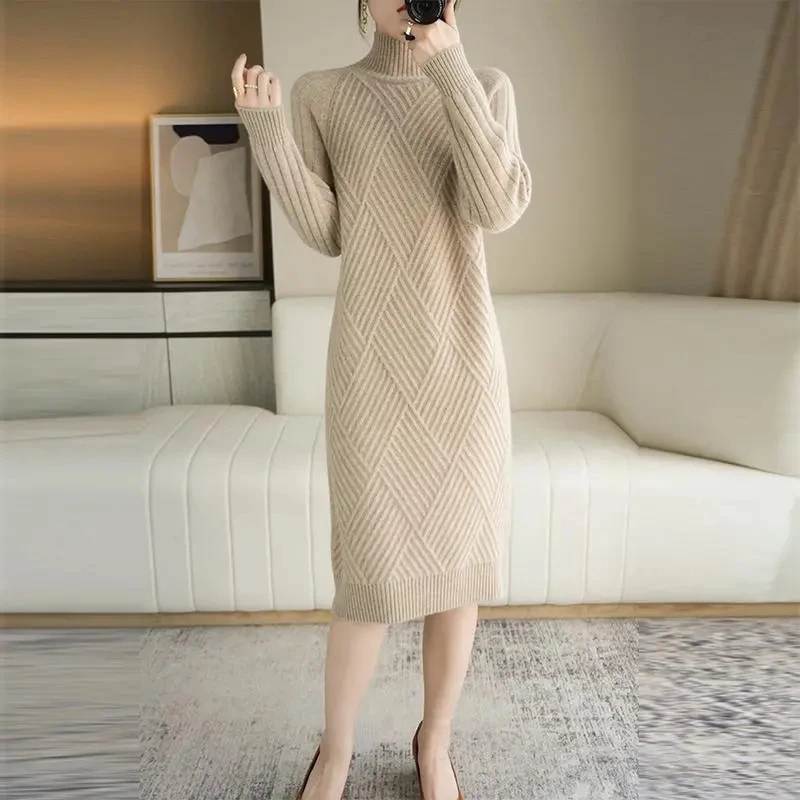 Осень-зима 2024 новинка пуловер с высоким воротником платье-свитер женское вязаное