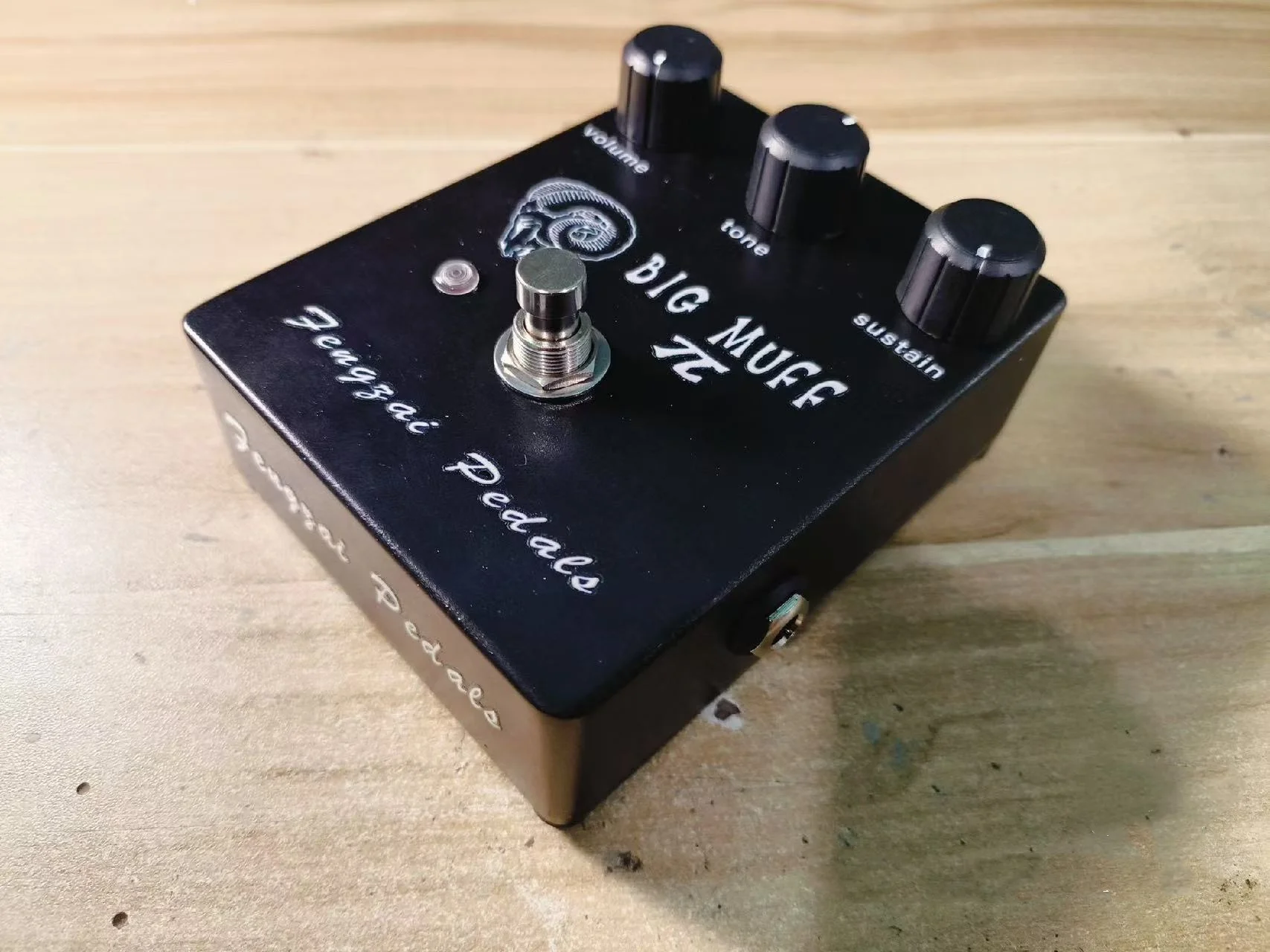 Педаль для гитары LILT BIG MUFF с овечьей головкой