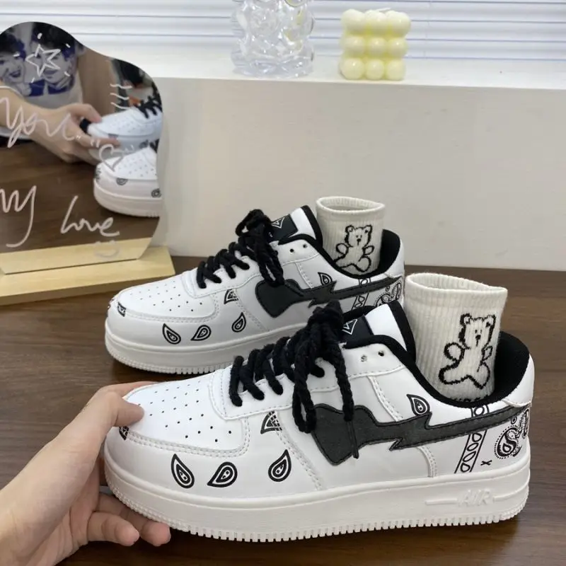 

QWEEK 2022 Sneakers Women Korean Love Couple Platform White Sports Vulcanize Casual Canvas Shoes Spring Running Rubber Fashion