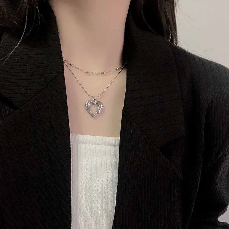 

Heart Necklaces Women Layered Woman Necklace High Quality Geometric Hollow Clavicle Chain Couples Zinc Alloy Korean Naszyjnik