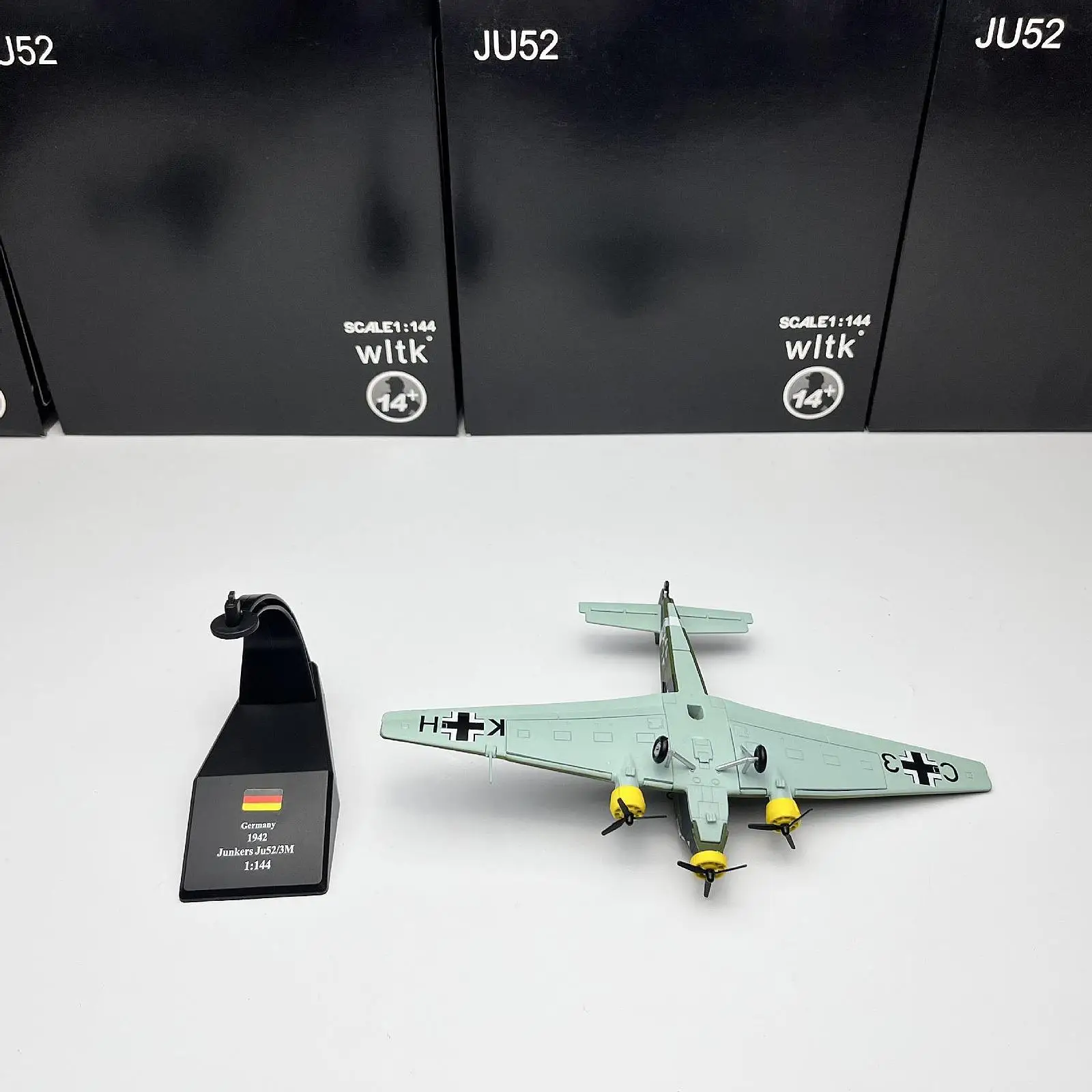 Фото Модель самолета JU-52 в масштабе 1:144, коллекционная, реалистичная, для демонстрации, настольное украшение для книжной полки №3