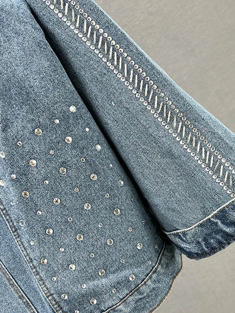 Женская джинсовая куртка DEAT однобортная в стиле пэчворк с цепочками и стразами