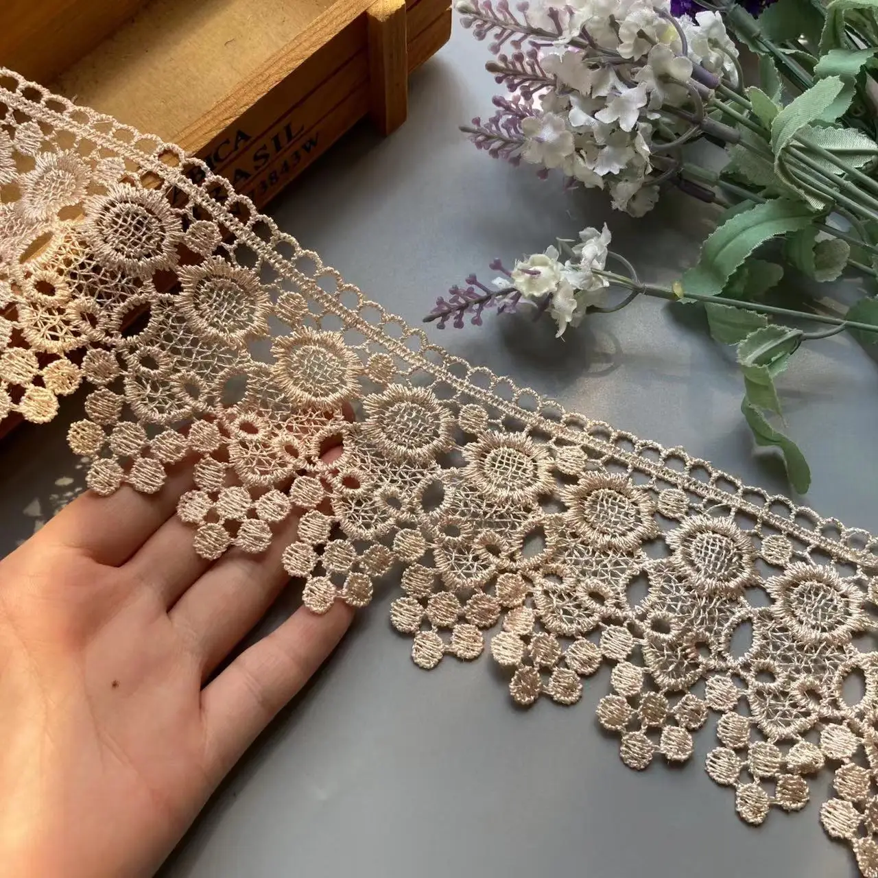 

1 Yard Beige Embroidered Flower Lace Ribbon Trims for Costumes Sofa Home Textiles Curtain Trimmings Dress Applique 9cm New