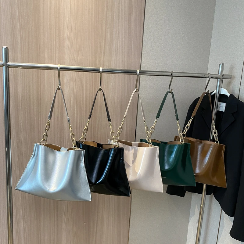 

Silver Leather Big Shoulder Bags 2023 Trend Simple Vintage Y2K Luxury designer Large Capacity Soft and Single Tote Commuter Bag