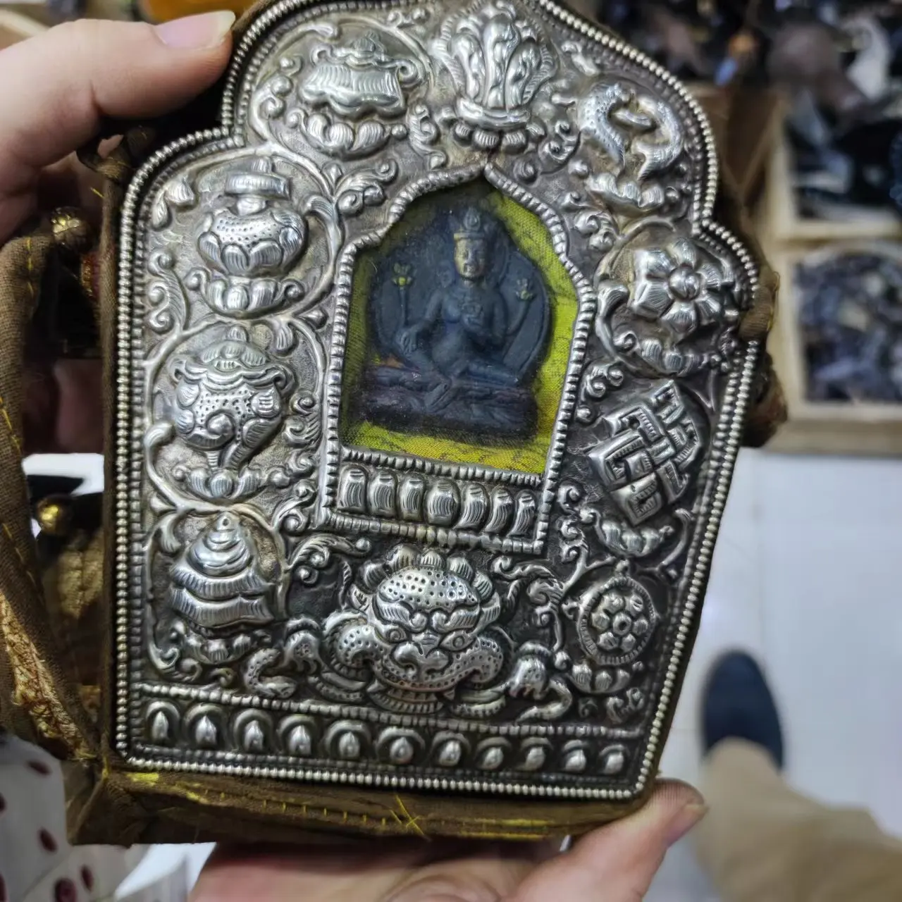 1pcs/lot Tibetan style old Tibetan silver jacquard brocade bag antique Gawu box body protector Buddhism Belief piety precious