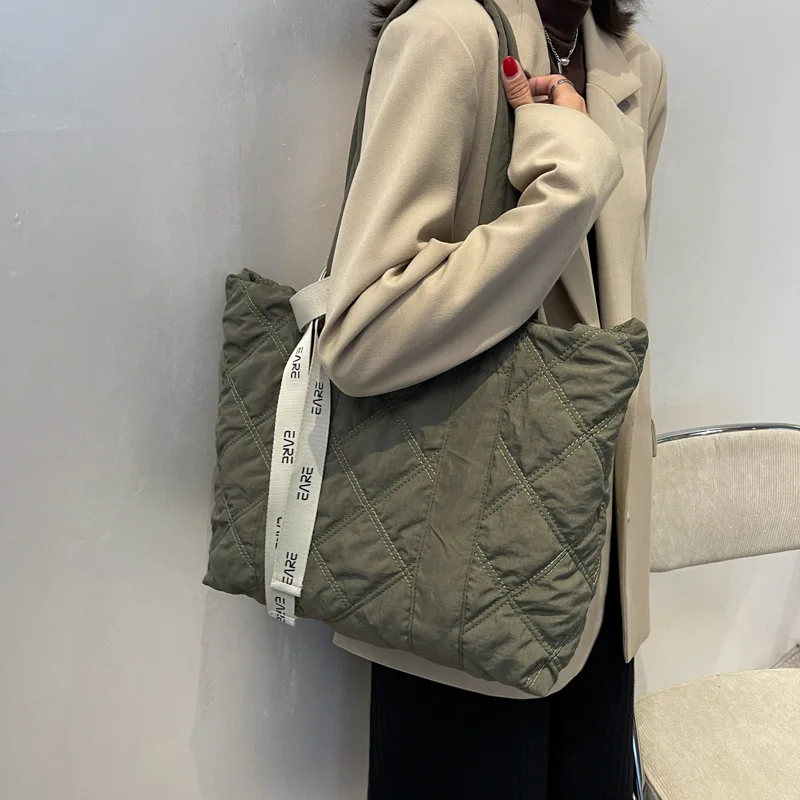 

Fashion Plaid Women Padded Handbag Designer Nylon Quilted Tote Female Shopper Shoulder Bag Winter Soft Casual Large Duvet Bag