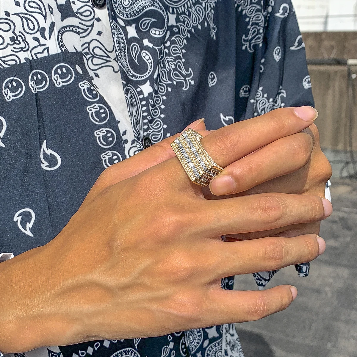

Hiphop Full Rhinestones Knuckle Ring for Men Punk Crystal Geometry Finger Ring 2022 Fashion Statement Cocktail Ring Jewelry Gift