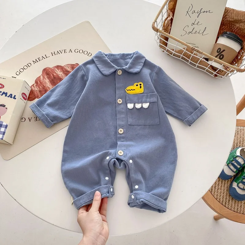 

Комбинезон с длинным рукавом и отложным воротником, однобортный