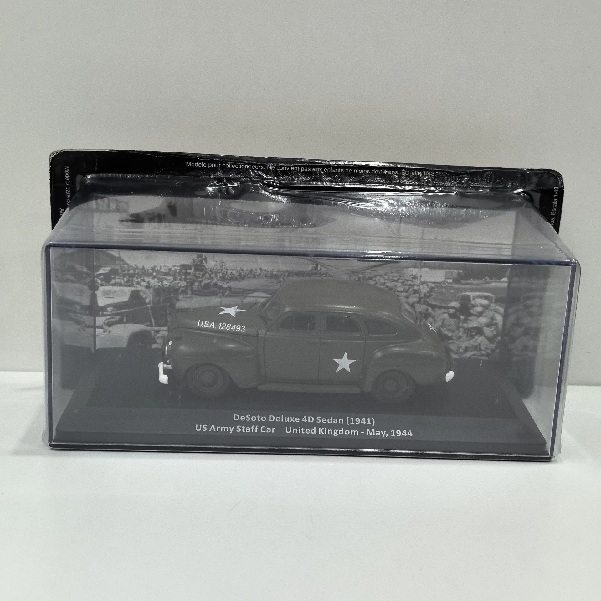 Фото Модель автомобиля IXO 1/43 масштаба DESOTO DELUXE 4D SEDAN 1941-1944 Q3 из литого сплава. №1