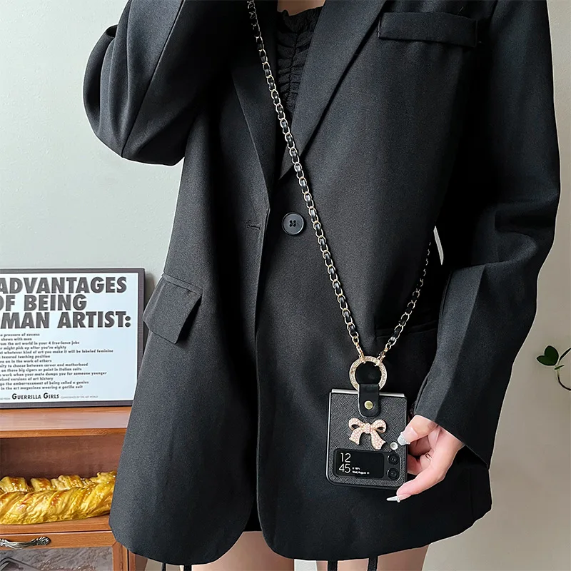 

Ladies Crossbody Case Phone Bags for Samsung Galaxy Z Flip 4 Galaxy Z Flip3 Luxury Metal Long Chain Women's Case For Samsung