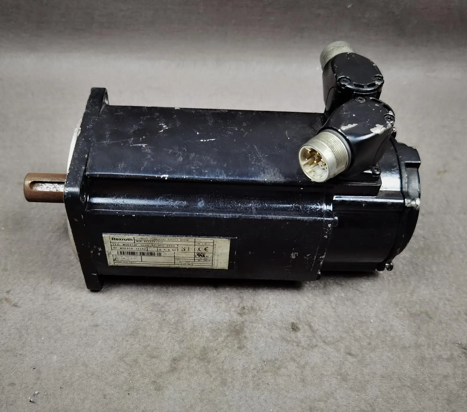 

Б/у MSK050C-0600-S1-UG0-NNNN Серводвигатель (проверка чистоты)