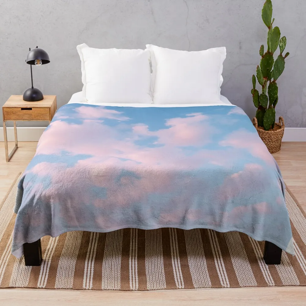 Сюрреалистичный облачный пейзаж с эфирными ядрами из сладкой ваты пледы