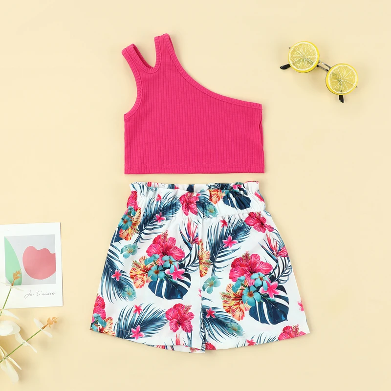 

Модные комплекты одежды на одно плечо для девочек, летний вязаный жилет в рубчик с розовым узором, шорты с высокой талией и цветочным принто...