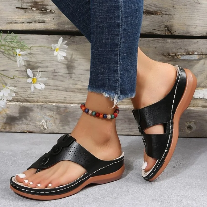 

New Style Foreign Trade Large Rivet Clip Foot Laser Hollow Thick Soled Women's Slope Heel Sandals In Spring and Summer of 2023