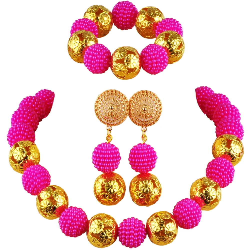 

Комплект ювелирных изделий из колье и серёг, с искусственным жемчугом