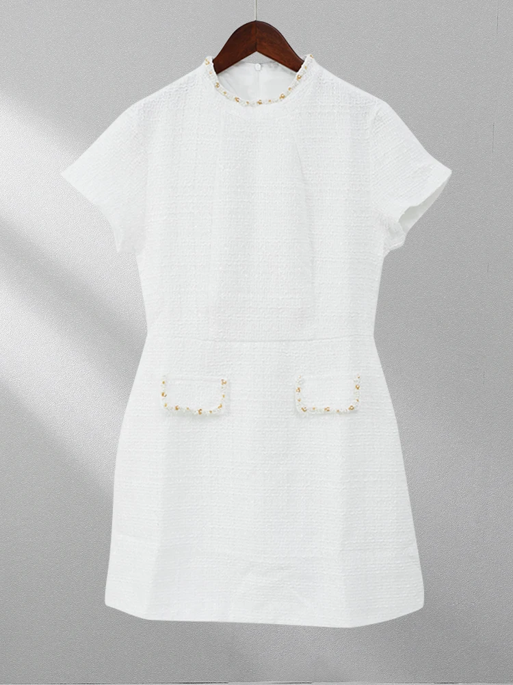 Женское трикотажное платье-трапеция с круглым вырезом и коротким рукавом