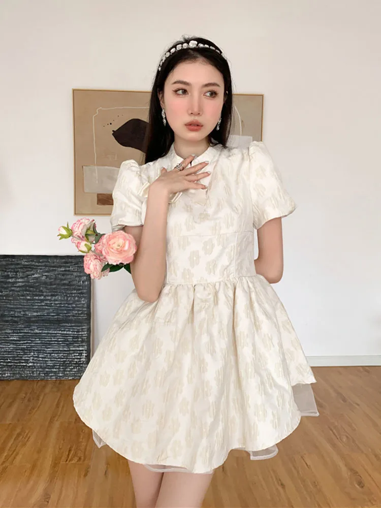 

Мини-платье женское жаккардовое с воротником-стойкой и коротким рукавом