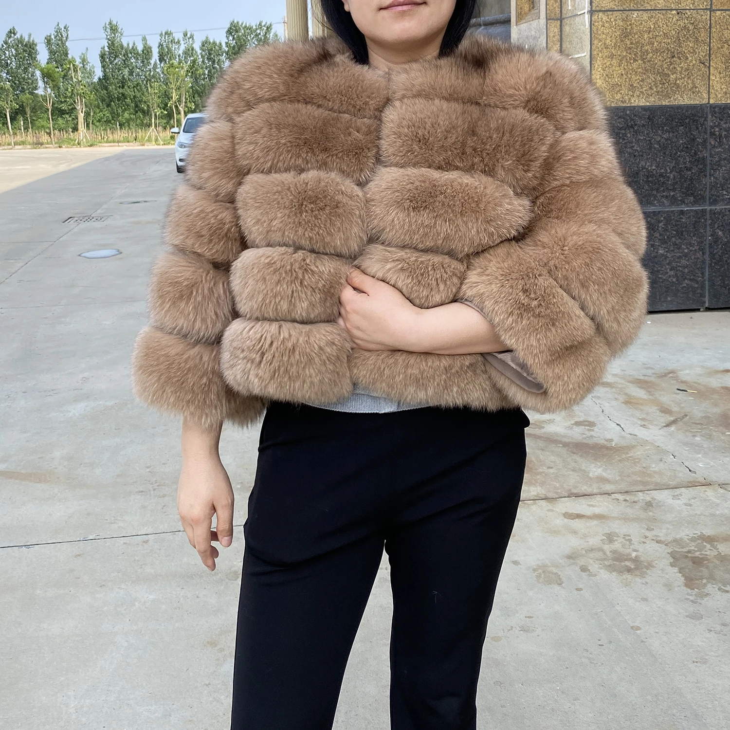 Женская шуба из натурального Лисьего меха с коротким рукавом