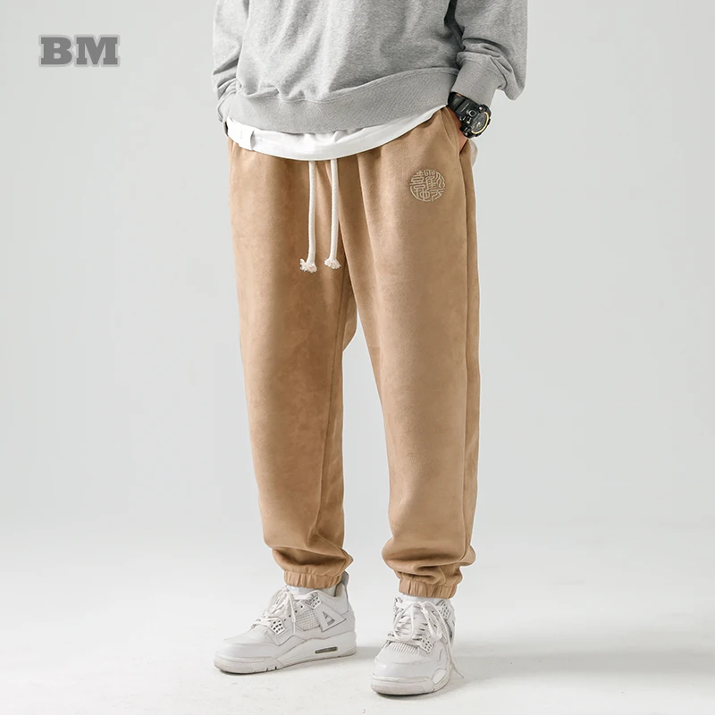 

Мужские замшевые брюки в стиле оверсайз