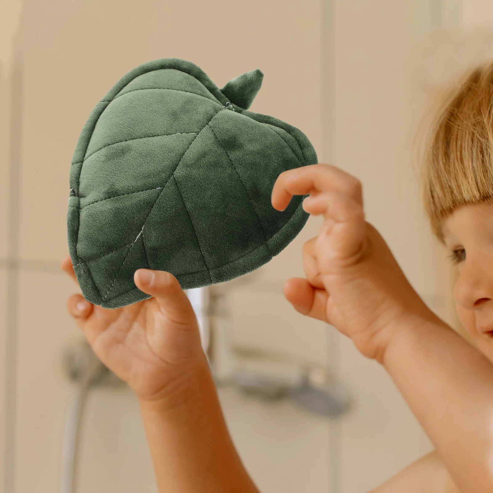 

Pillow Gifts Car Kids Stuffed Leaf Sofa Adorable Plush Leaf Elastic Fabric Plush Leaf Toy Child