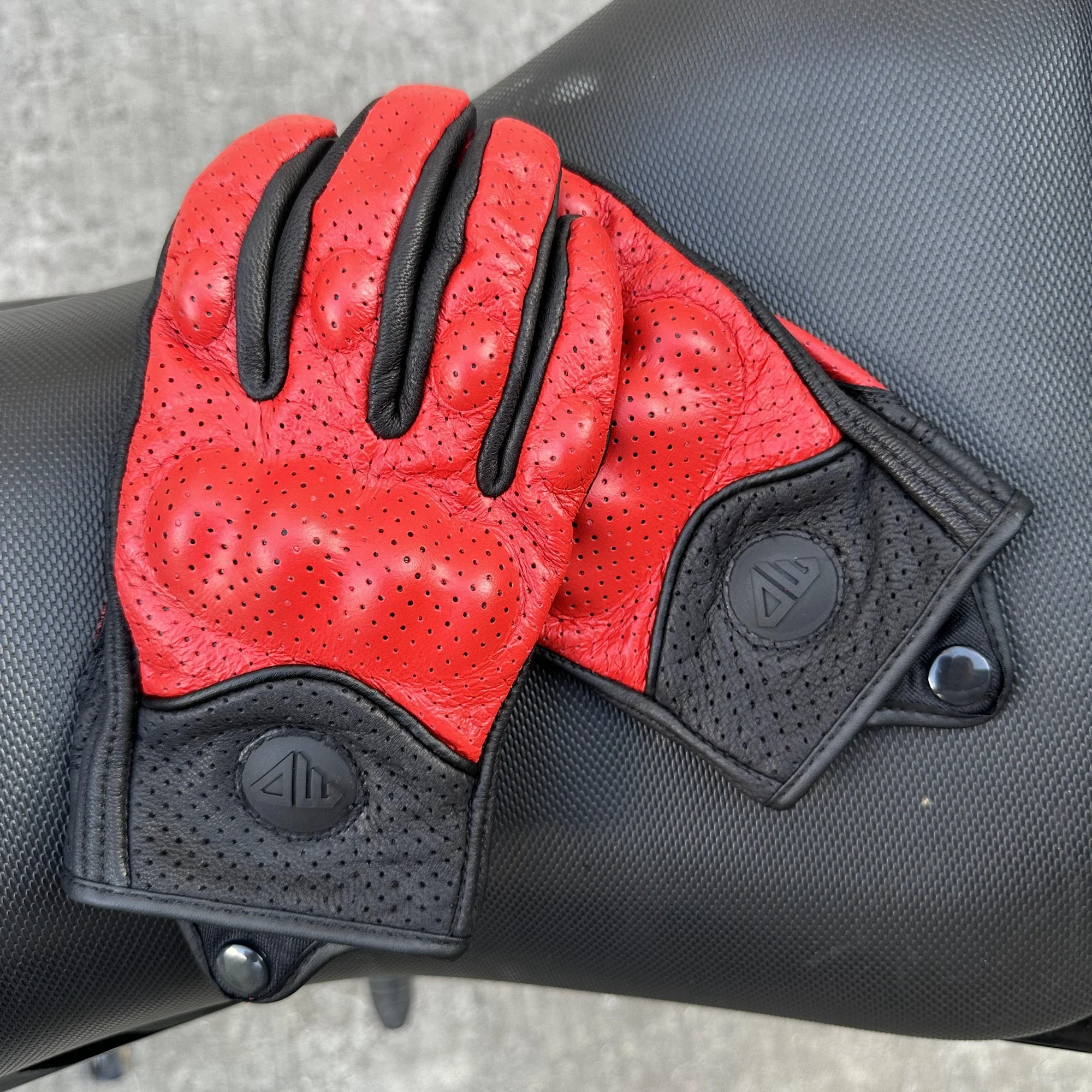 

Vintage Red Motorcycle Gloves Genuine Leather Men Retro Guantes Full Finger Moto Glove Motorbike Biker Ride Windproof Autumn