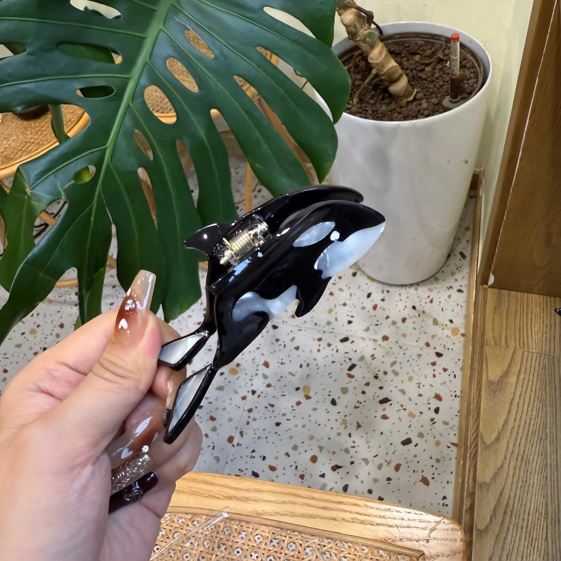 YHJ Rhinestone Orca коготь для волос изысканные животные экологически чистый материал