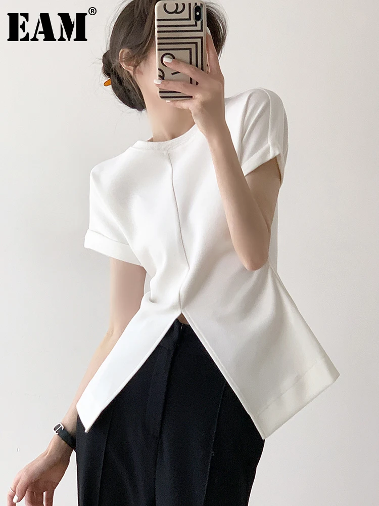 

[EAM] Women White Hem Slit Irregular Elegant T-shirt New Round Neck Short Sleeve Fashion Tide Spring Summer 2023 1DE8387