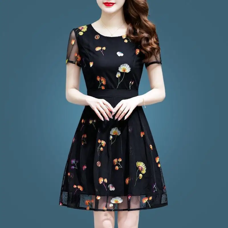 Эксклюзивная юбка с вышивкой Новинка лета 2023 Женская Корейская версия средней