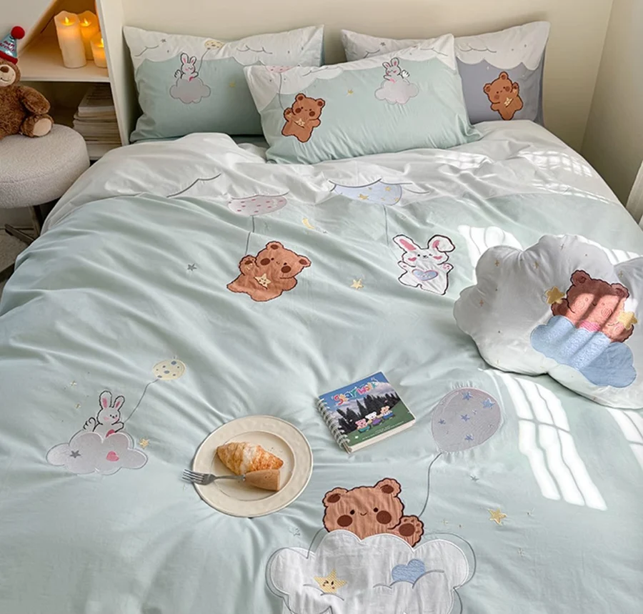 Милый комплект постельного белья с вышивкой медведя и кролика сине-зеленый