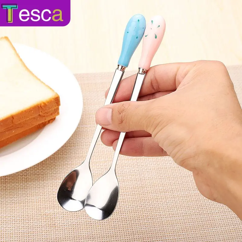 

Ceramic Portable Soup Spoon Japanese Coffee Stirring Spoon Ceramic Handle Floral Spoon Kitchen Accessories 16 * 2.5cm Creative