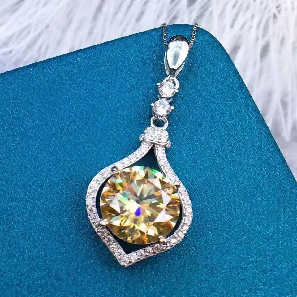 

New Niche Design Female Necklace Yellow Moissanite Pendant 6 Carat Fashion Personality Ins Temperament Clavicle Chain Jewelry