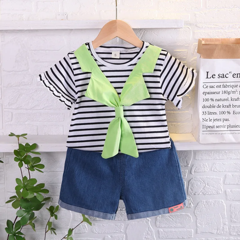 

2022 Повседневные детские костюмы, летняя модная одежда для младенцев, одежда для маленьких девочек, футболка в полоску с бантом + джинсовые ш...