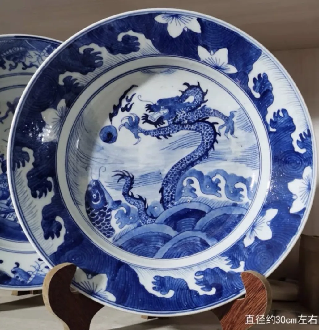 

Jingdezhen porcelain plate with a diameter of 22cm, blue and white, dragon and phoenix plate