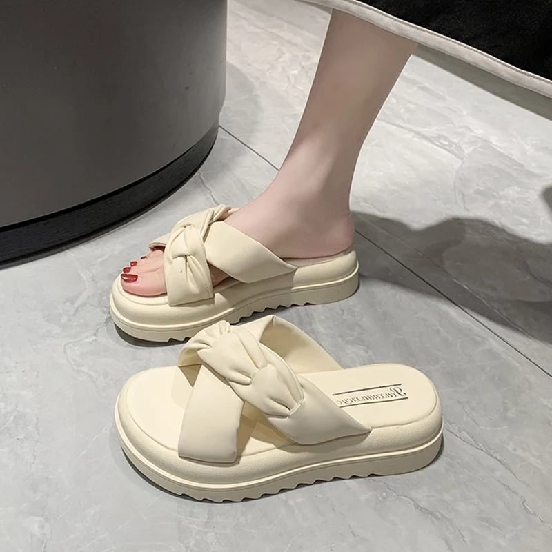 

Flat Shoes Female Ladies' Slippers Luxury Slides Slipers Women Med Platform Rubber Designer 2023 Summer Beach Fashion PU