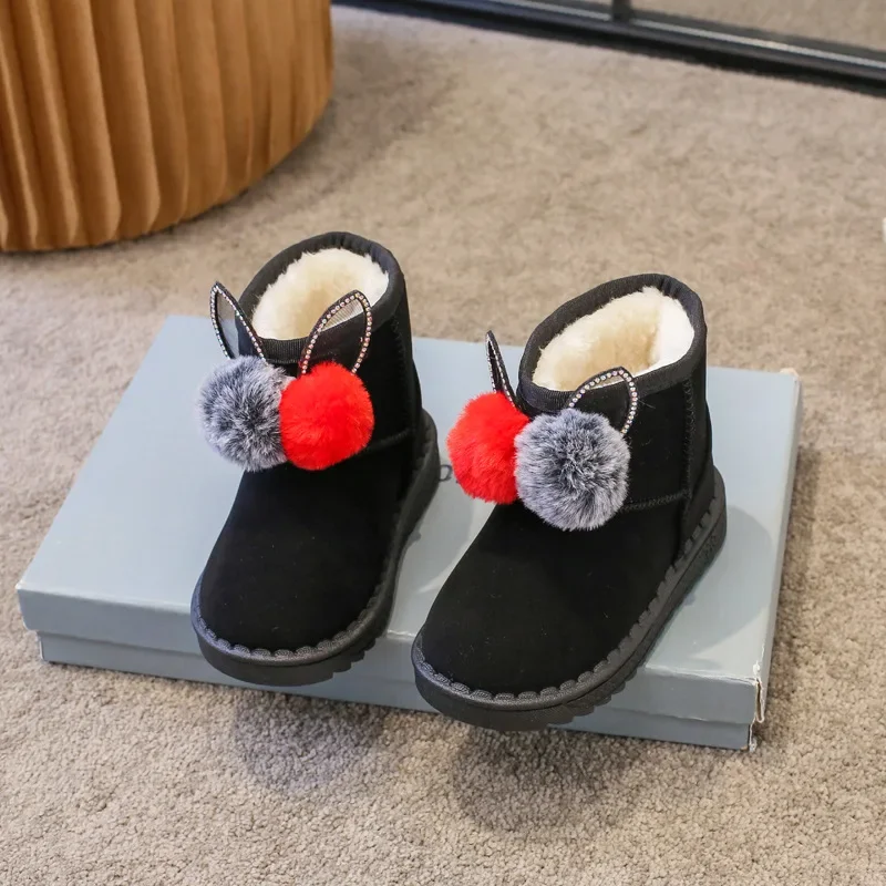 Детская зимняя обувь модные ботинки для девочек с меховыми помпонами теплые