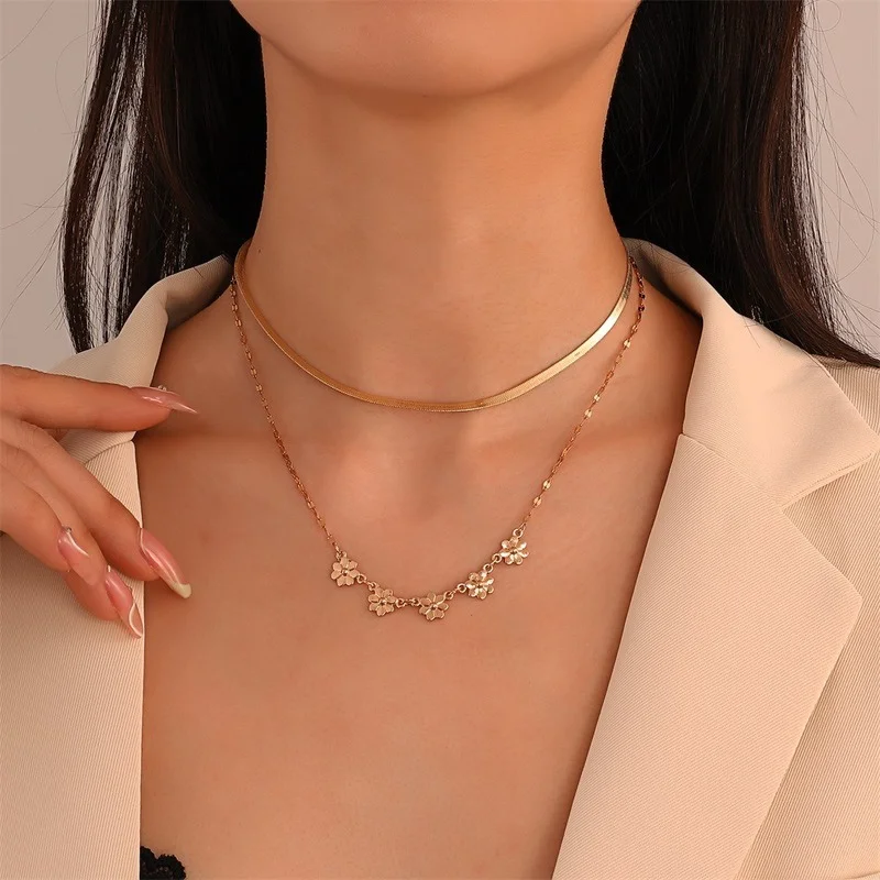 

Layered Daisy Pendant Necklace Bracelet Anklets Jewelry Sets for Women Fashion Classic Golden Aesthic Joyero Biżuteria Komplet