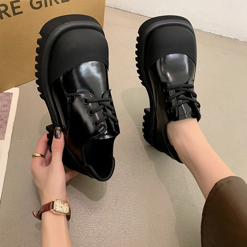 

Женские босоножки на платформе и среднем каблуке, из ПУ кожи