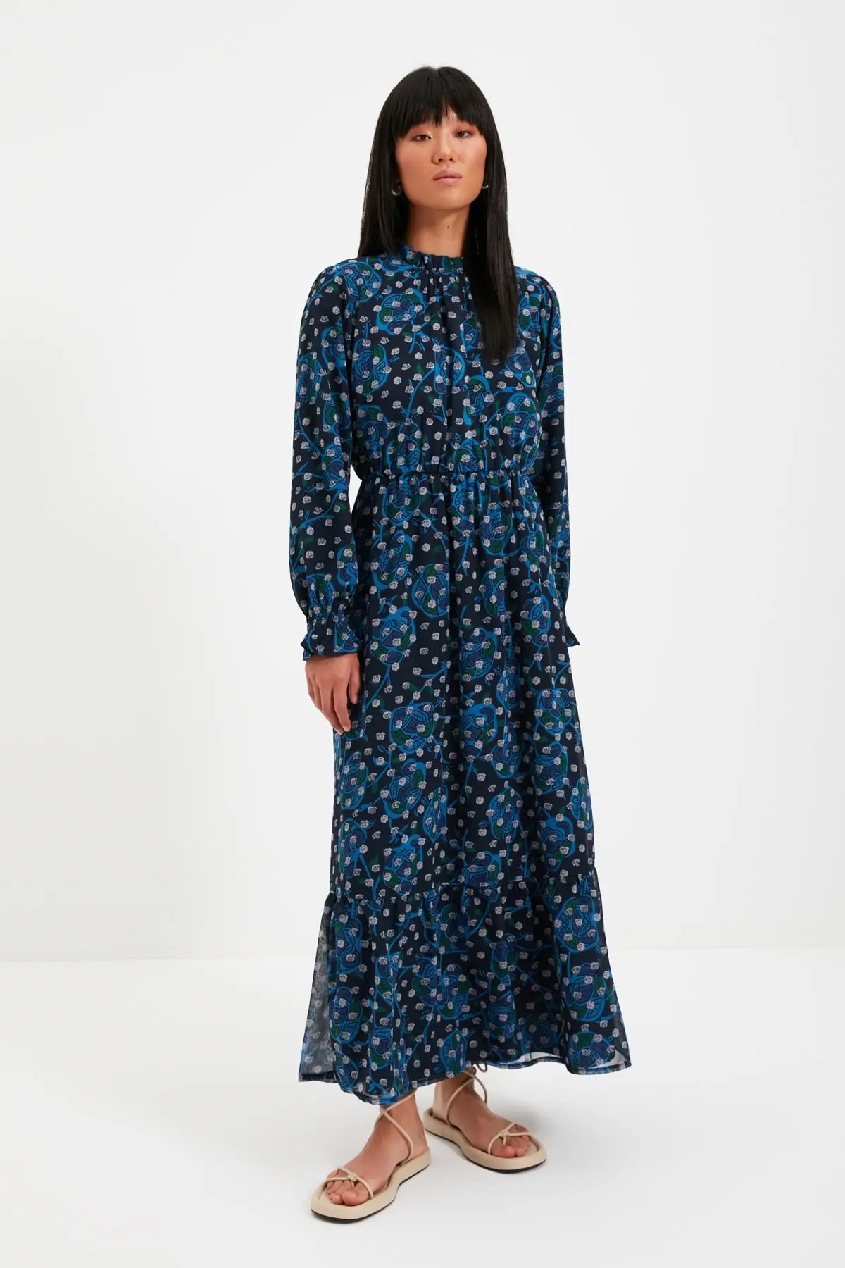 

Trendyol Upright Collar Dress TCTAW22EB0035