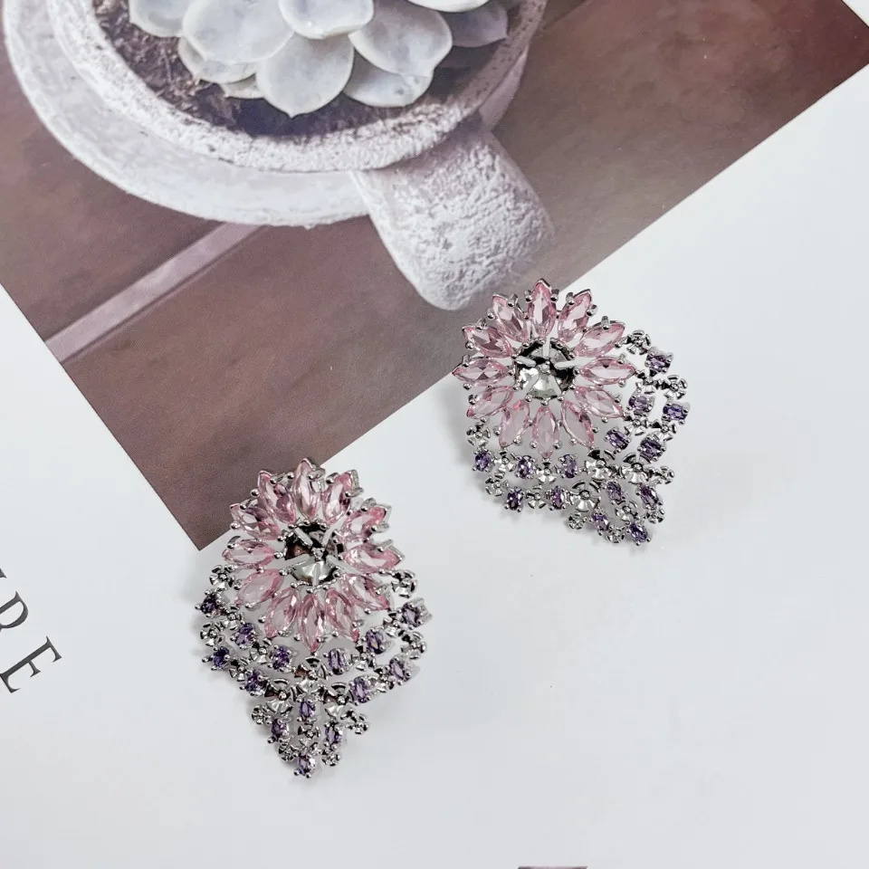 

Korean Rhinestone Leaves Stud Earrings For Girls Charm Crystal Flower Personality Party Women Banquet Jewelry Gift Brincos
