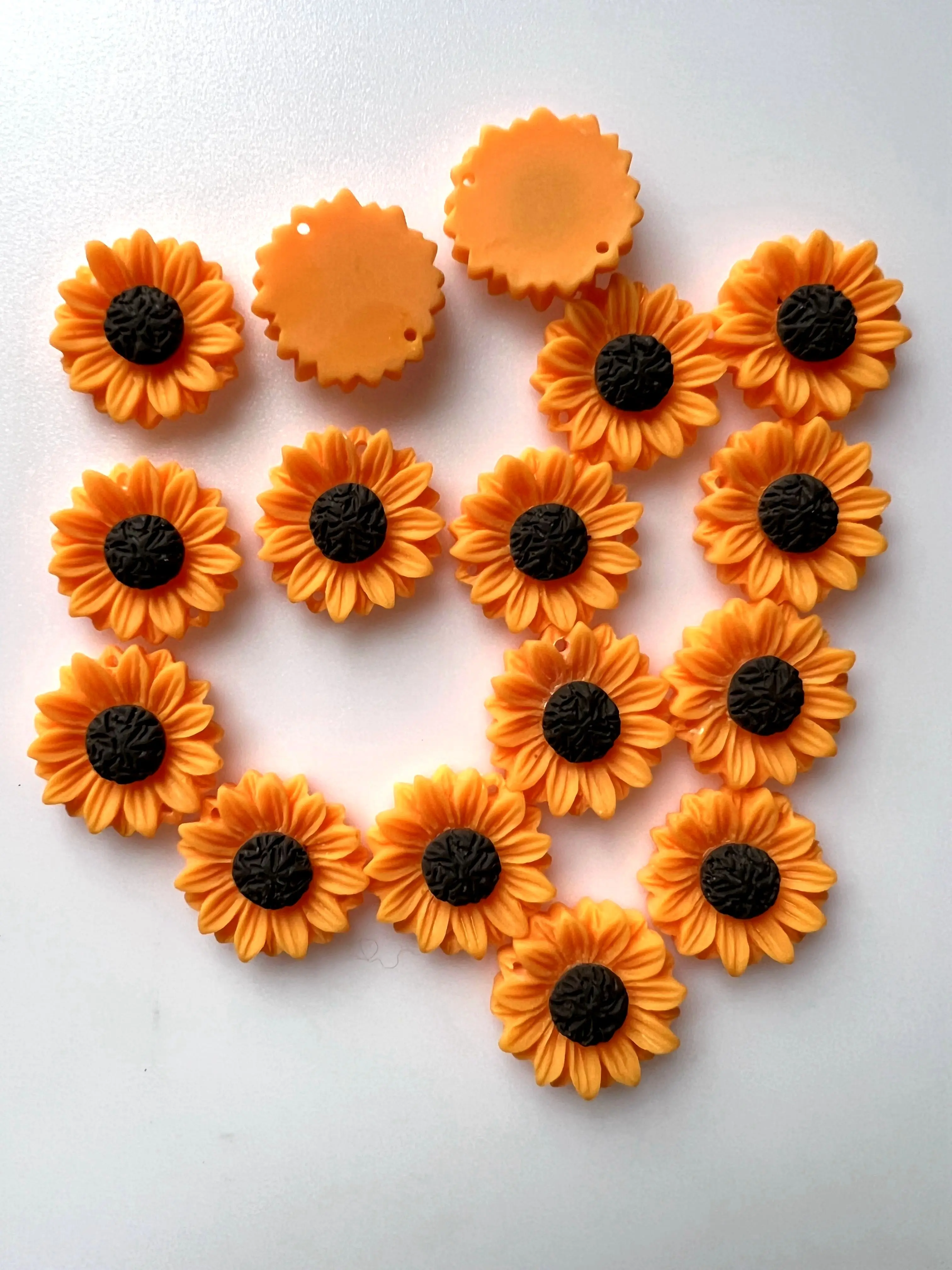 

200Pcs/set Cute Sunflower Jewelry Accessories Fashion Multi size Charm ( with hole )Jewelry for Making DIY Earrings Necklaces Br